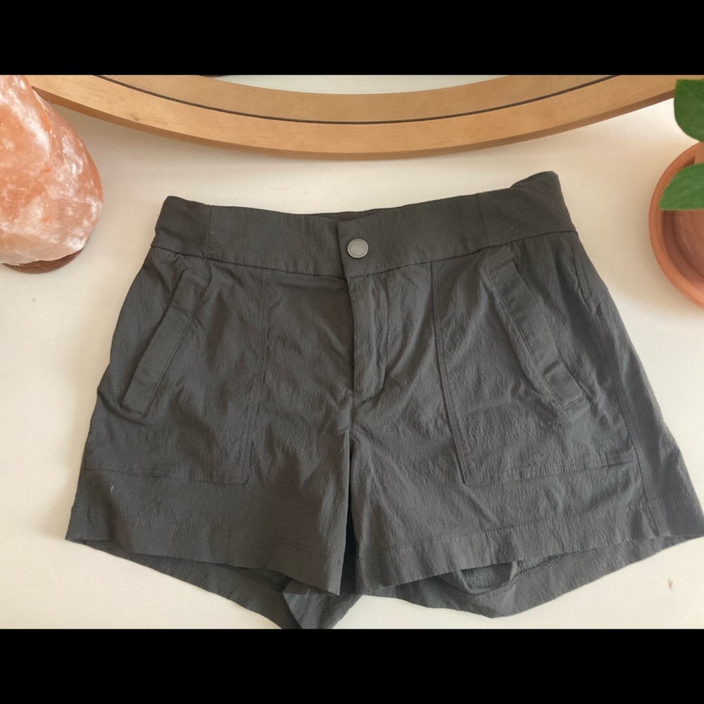 Athleta short